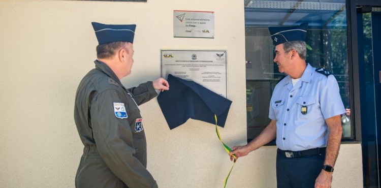 O Instituto de Aeronáutica e Espaço entrega o primeiro Banco de Ensaios de Compressores (BEC) aeronáuticos do Brasil